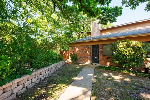 5754 Cedar Creek Dr, Benbrook, TX 76109