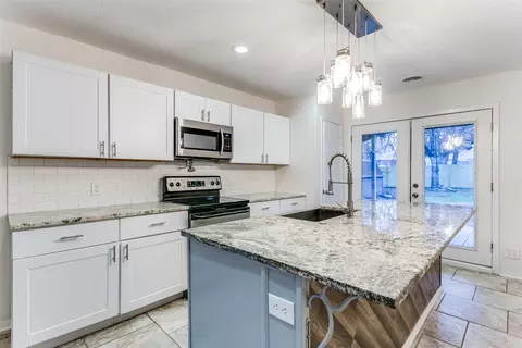 712 W Cedar St, Hurst, TX 76053