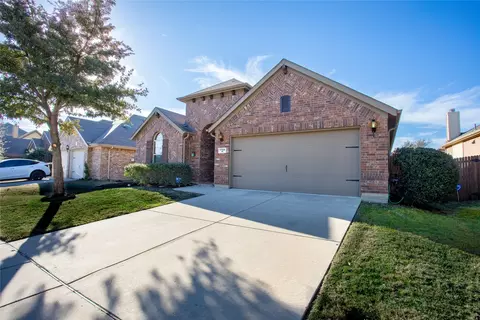 1704 Nightingale Dr, Aubrey, TX 76227