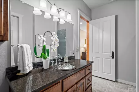 Bath - 1097 E Hickory Hill Rd, Argyle, TX 76226 photo 3 of 3