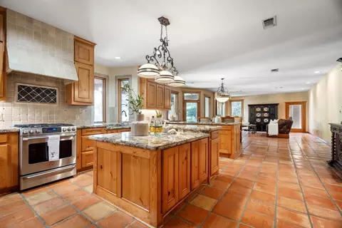 Kitchen - 1097 E Hickory Hill Rd, Argyle, TX 76226 photo 5 of 5
