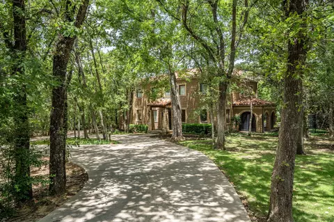 Exterior - 1097 E Hickory Hill Rd, Argyle, TX 76226 photo 3 of 8