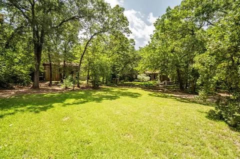 Exterior - 1097 E Hickory Hill Rd, Argyle, TX 76226 photo 4 of 8