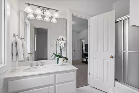 Bath - 1097 E Hickory Hill Rd, Argyle, TX 76226 photo 2 of 3