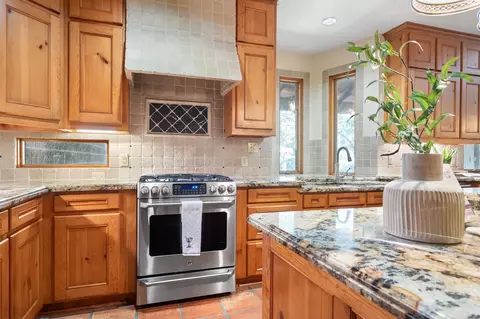 Kitchen - 1097 E Hickory Hill Rd, Argyle, TX 76226 photo 3 of 5