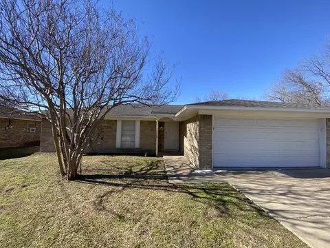 213 Anderson St, Waxahachie, TX 75165