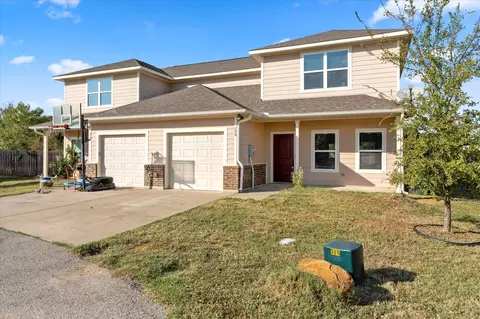 208 Lasso Cir, Mabank, TX 75147