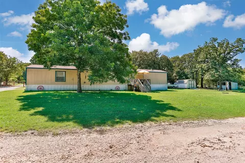 25 Delossantes Ln, Gainesville, TX 76240