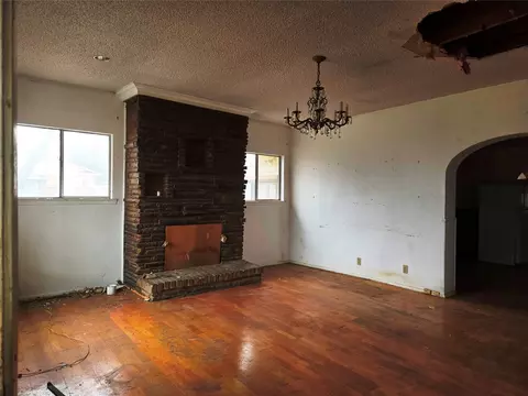 Living - 4534 Moler St, Dallas, TX 75211 photo 1 of 6