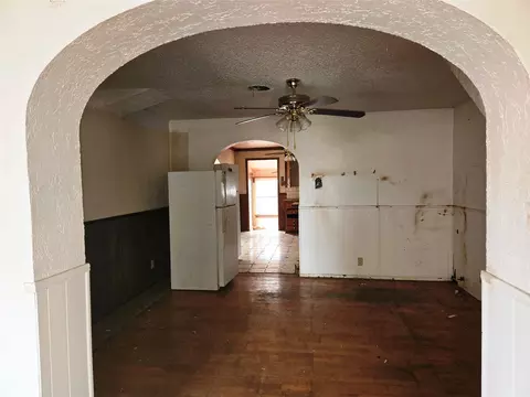 Living - 4534 Moler St, Dallas, TX 75211 photo 3 of 6