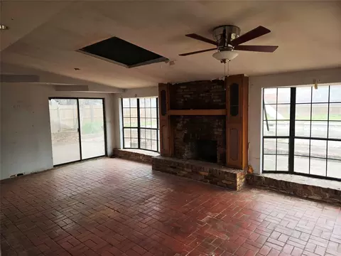 Living - 4534 Moler St, Dallas, TX 75211 photo 4 of 6