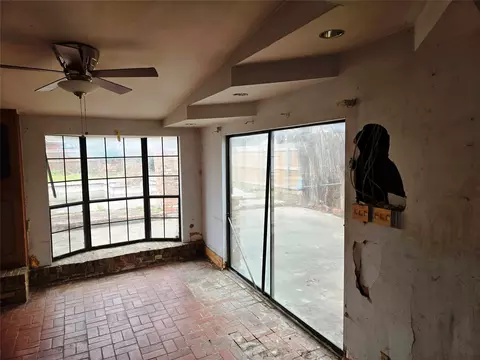 Living - 4534 Moler St, Dallas, TX 75211 photo 5 of 6