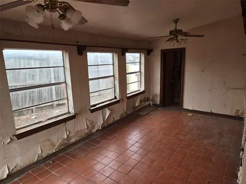 Living - 4534 Moler St, Dallas, TX 75211 photo 6 of 6