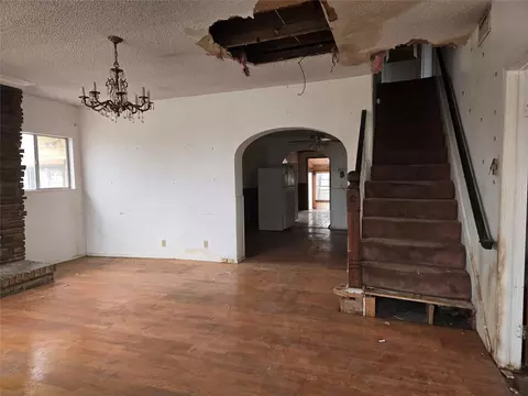 Living - 4534 Moler St, Dallas, TX 75211 photo 2 of 6