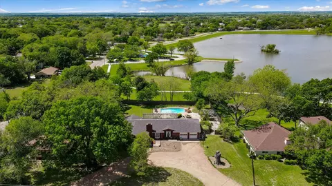 1805 N Preston St, Ennis, TX 75119