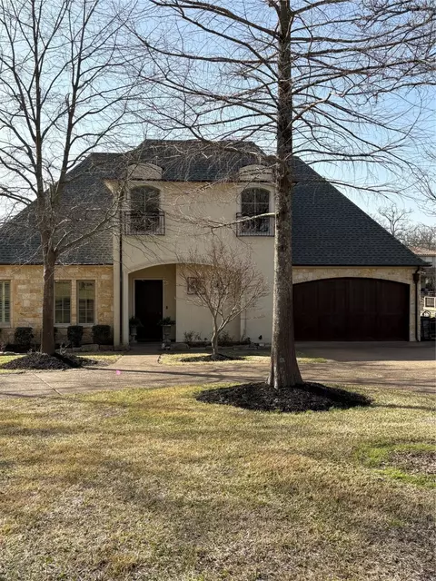 366 Saint Andrews Dr, Mabank, TX 75156