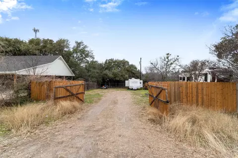 612 Longhorn Trl, Granbury, TX 76049