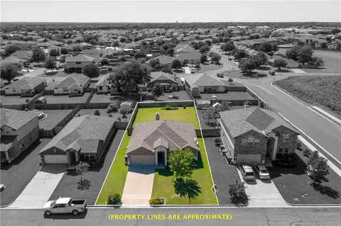 9948 Caney Creek Dr, Waco, TX 76708 photo 3