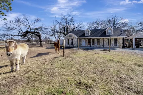 133 Meadow Rd, Springtown, TX 76082