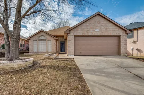 5915 Naravista Dr, Dallas, TX 75249