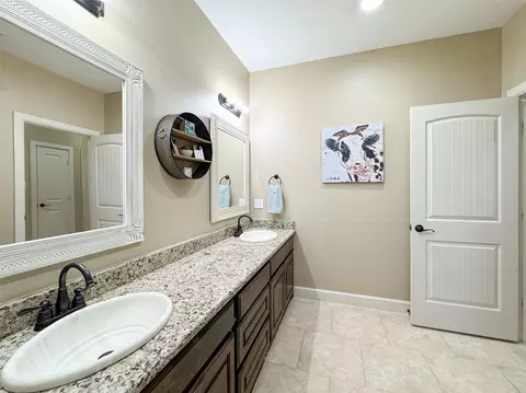 Bath - 10099 Fm 1173, Krum, TX 76249 photo 3 of 4