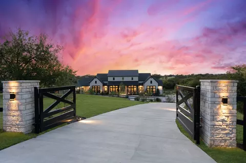 351 Eagle Point Rd, Van Alstyne, TX 75495