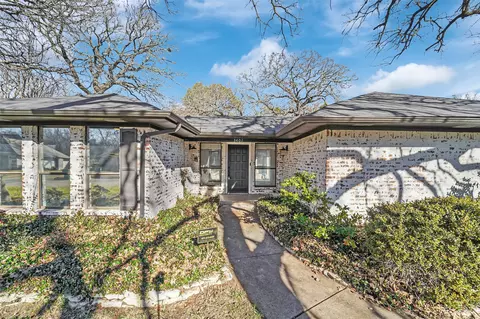 3401 Commander Ct, Arlington, TX 76017