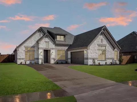 907 Meadow View Dr, Cleburne, TX 76033