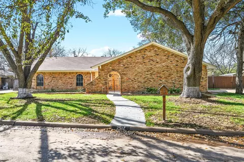 2517 Sherwood Dr, Grand Prairie, TX 75050