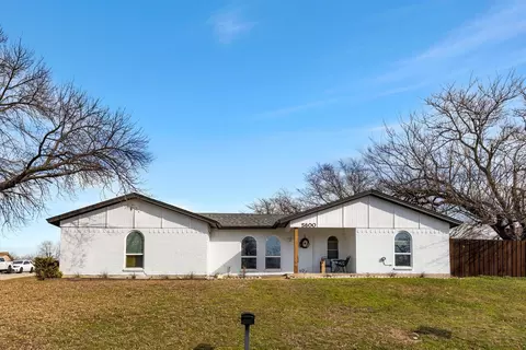 5600 Denise Dr, Haltom City, TX 76148