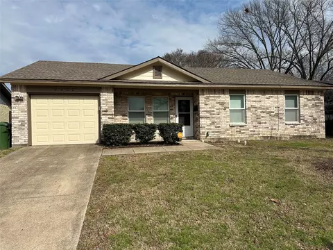 3922 University Dr, Garland, TX 75043