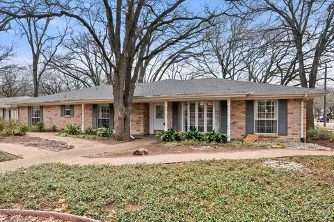 2210 Highland Cir, Corsicana, TX 75110