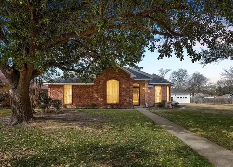 510 S Pearl St, Kemp, TX 75143