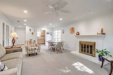 1215 Roaring Springs Rd, Fort Worth, TX 76114