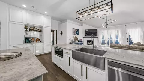 1009 Brown St, Burleson, TX 76028