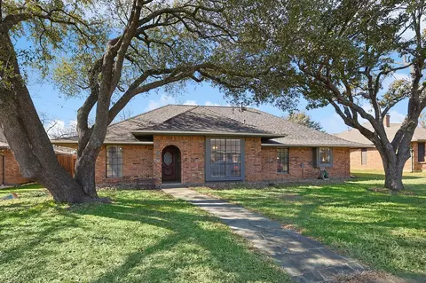 9 Ridge Dr, Hickory Creek, TX 75065