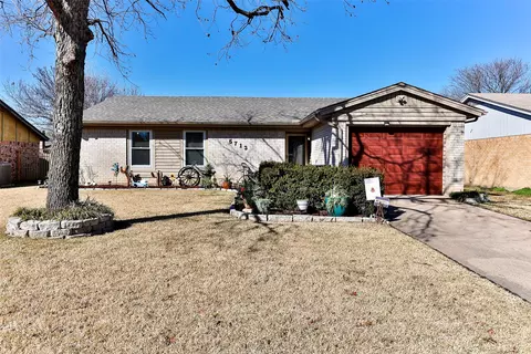 5713 Brent Dr, Haltom City, TX 76148