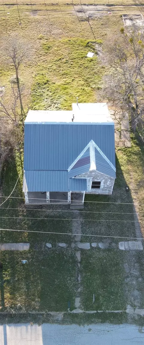 609 Baylor St, Nocona, TX 76255