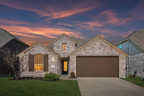 1905 Steppe Trail Dr, Aubrey, TX 76227
