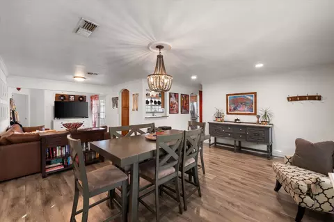 109 Varsity Cir, Arlington, TX 76013