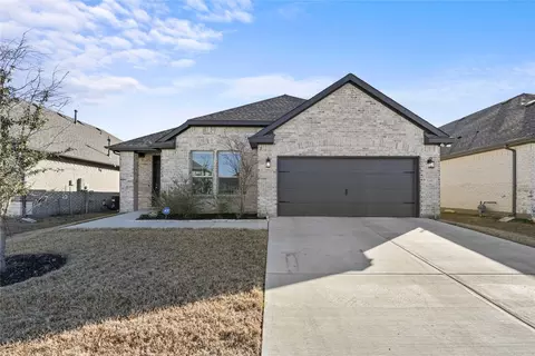 545 Torey Pines Dr, Red Oak, TX 75154