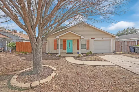 9240 Christopher Cir, Fort Worth, TX 76140