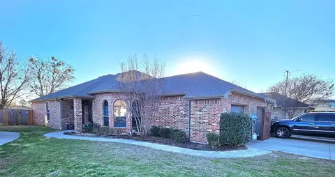1606 Diamond Cir, Gainesville, TX 76240