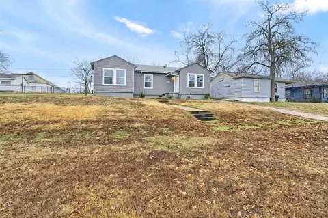626 E Gandy St, Denison, TX 75021 photo 3