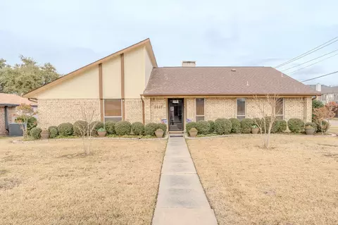2627 Fallcreek Dr, Carrollton, TX 75006