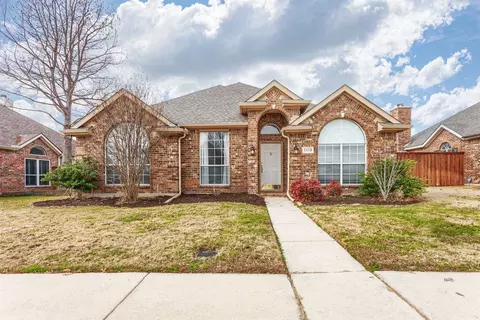 1112 Courtney Ln, Lewisville, TX 75077