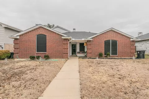 5515 Royal Meadow Ln, Arlington, TX 76017