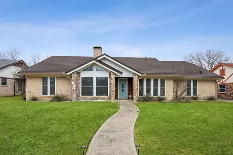 208 W Louella Dr, Hurst, TX 76054