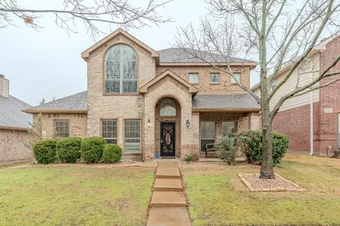 303 Village Dr, Red Oak, TX 75154