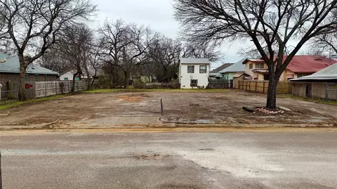 617 E Willingham St, Cleburne, TX 76031